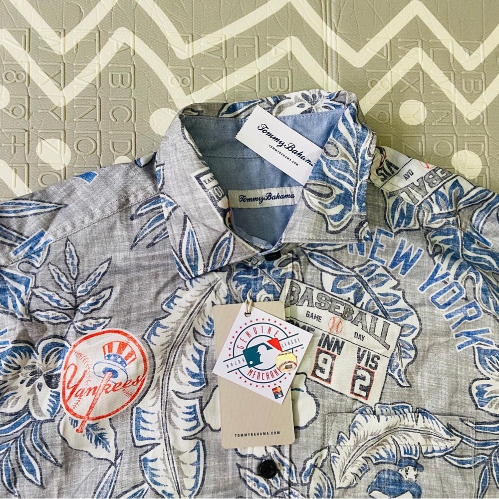 Rare Tommy Bahama x Yankees Collab Hawaiian shirt jersey - Picture 4 of 8